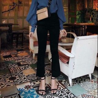 Quần jeans ống loe