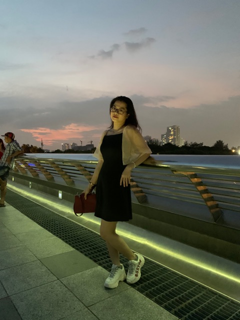 Đầm trắng xoè cổ vuông lưới nhũ đóng hạt | BigBuy360 - bigbuy360.vn