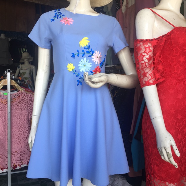 Váy xèo thêu hoa công sở