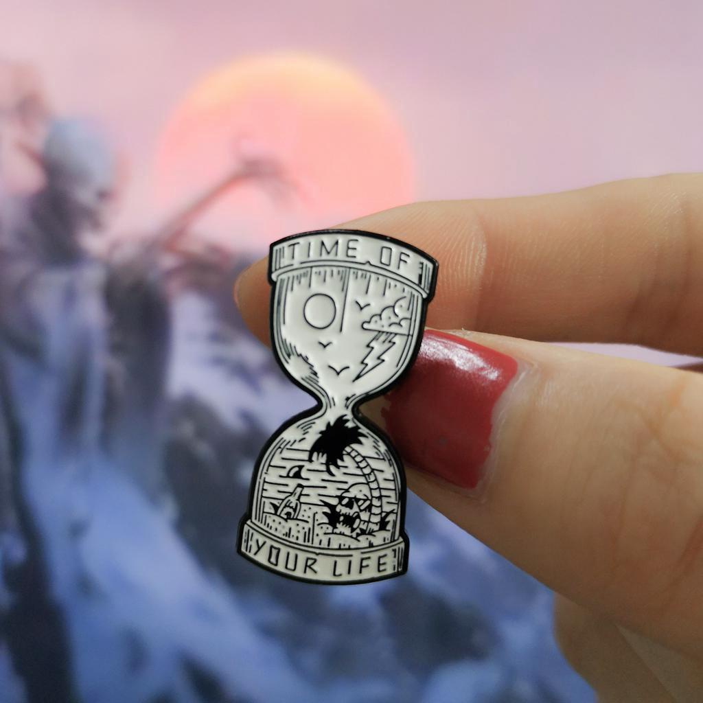 Ghim Cài Áo Hình Đồng Hồ Cát Màu Trắng Đen Phong Cách Punk Đơn Giản Thích Hợp Làm Quà Tặng Cho Bạn Bè