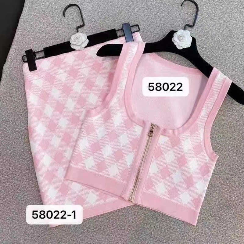 IELGY Korean version of the net red with the same sweet and tender plaid camisole + knitted skirt women