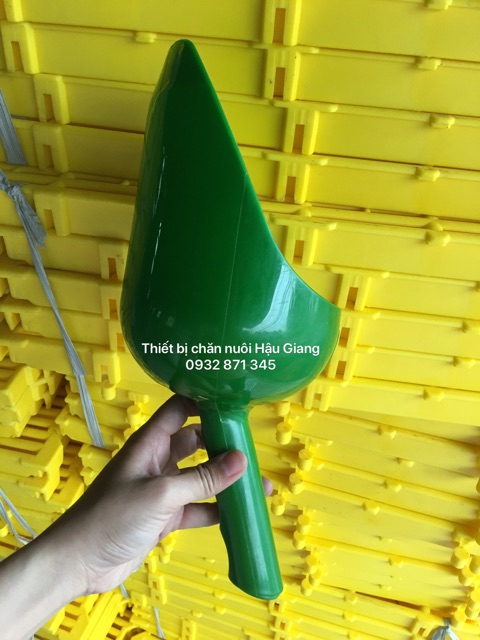 Xúc cám / gáo xúc cám / ca xúc cám / gáo nhựa