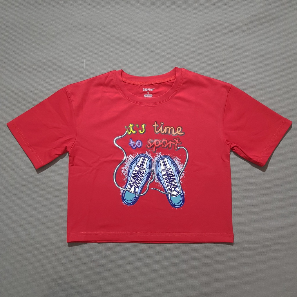 Áo thun cotton croptop bé gái in đôi giày thể thao size đại