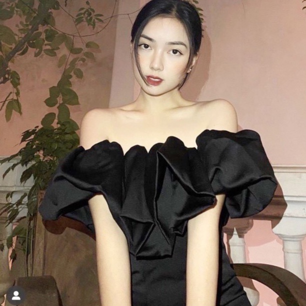 Váy trễ vai hai màu trắng đen kiểu dáng freesize phom ôm tôn dáng hack chân cực xinh C145