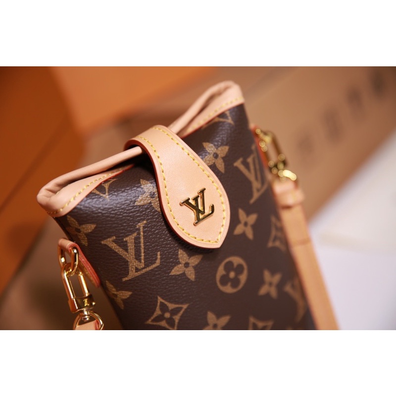 TÚI LV FOLD ME POUCH SZ11 DA THẬT