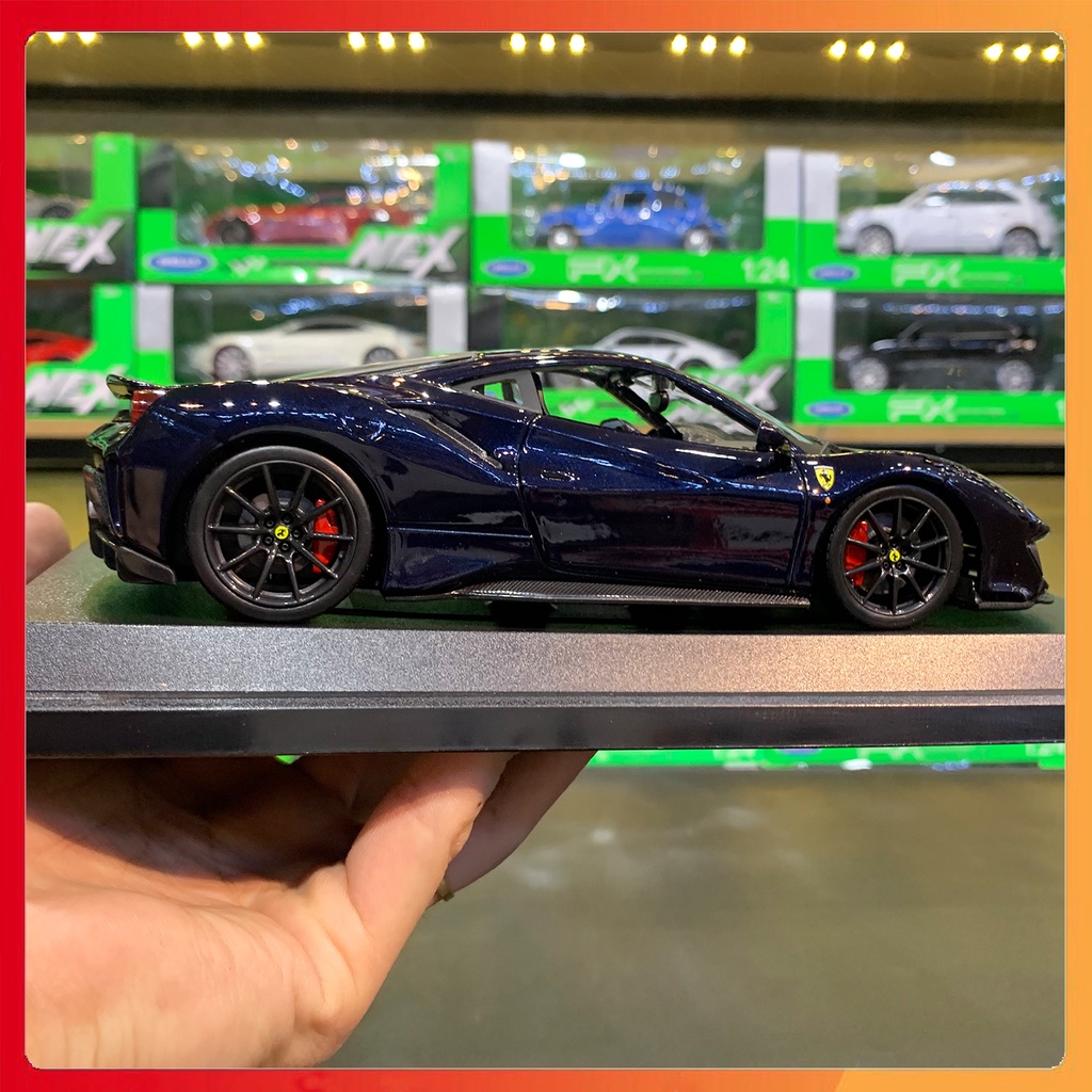 Xe mô hình tĩnh Ferrari 488 Pista tỷ lệ 1:24 màu xanh than hãng Bburago