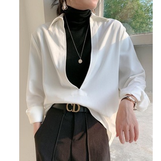 Áo sơ mi cổ V khoét sau dáng vai chờm dài tay trắng - áo sơ mi kiểu mix cùng áo len 123