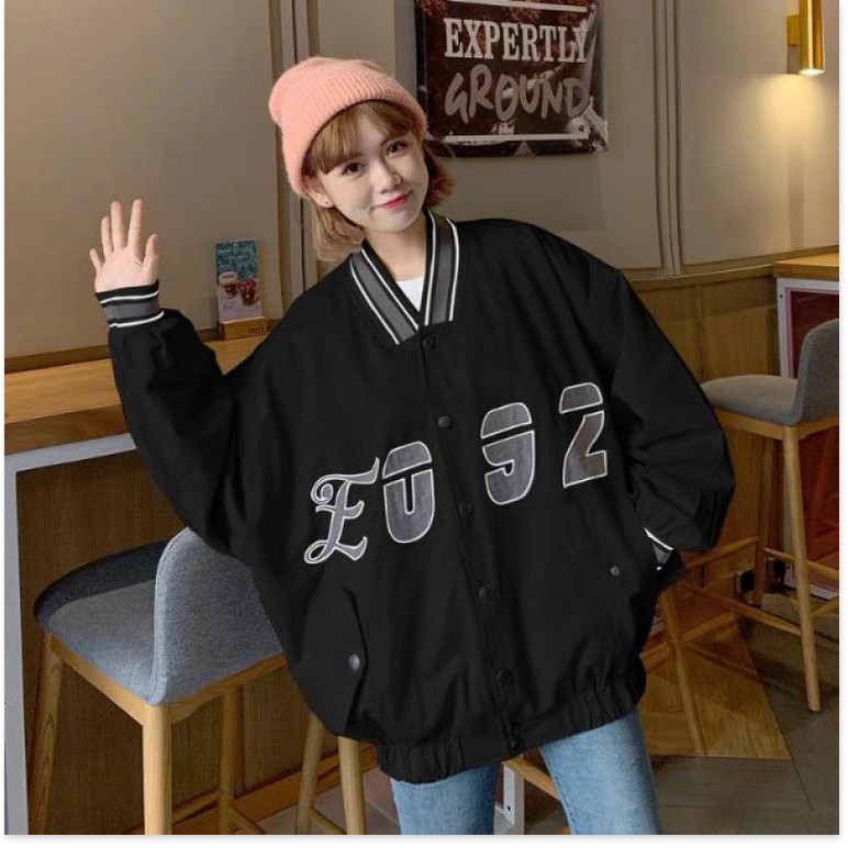 ÁO KHOÁC DÙ BOMBER NỮ NÚT CÀI PHỐI HỌA TIẾT CHỮ HAI MẶT PHONG CÁCH TRẺ TRUNG THỜI TRANG MỚI | BigBuy360 - bigbuy360.vn