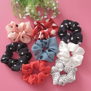Cột tóc vải Chấm Bi scrunchies dễ thương.