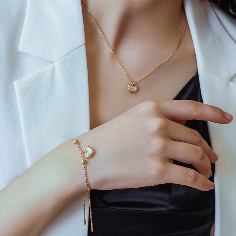 dây chuyền titan nữ Mặt dây chuyền trái tim bằng vàng 18k Vòng cổ của nữ Phụ kiện thời trang đơn giản dễ thương