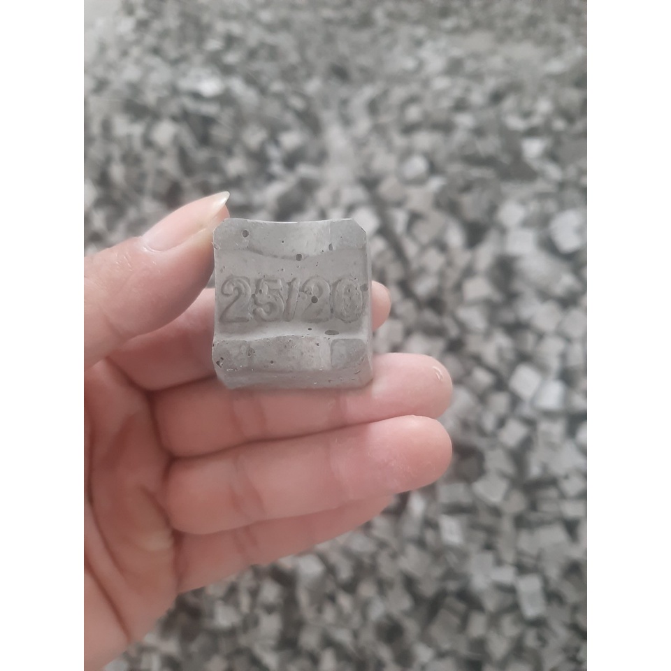 Con kê bê tông 1 hộp từ 100-252 v. bán theo thùng