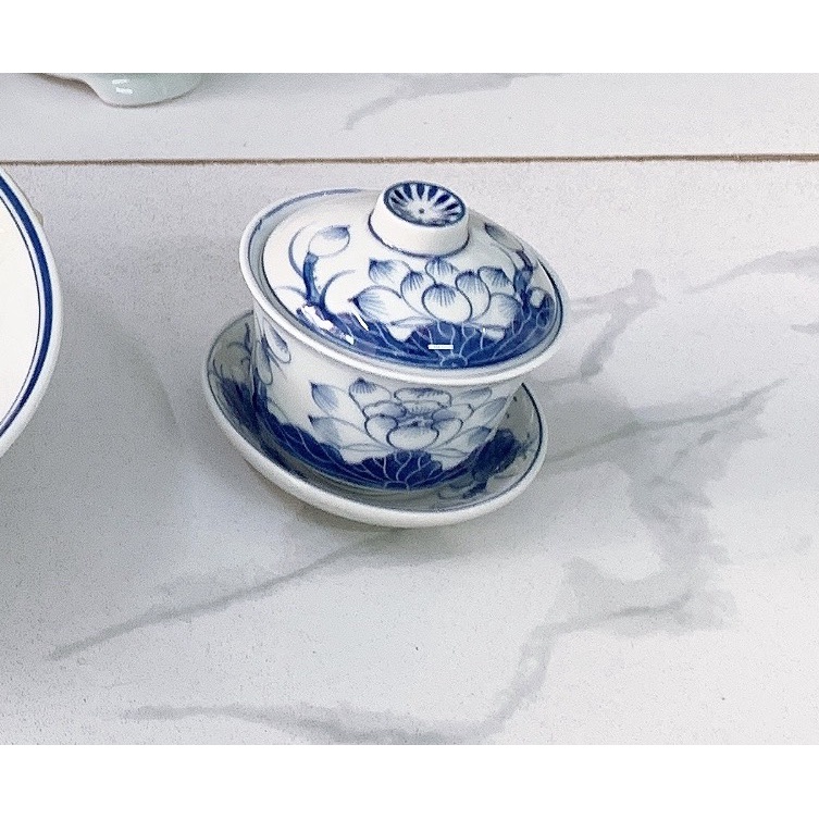 Choé thờ, nậm thờ, kỷ chén, bát sâm men rong/ men xanh ngọc trên ban thờ