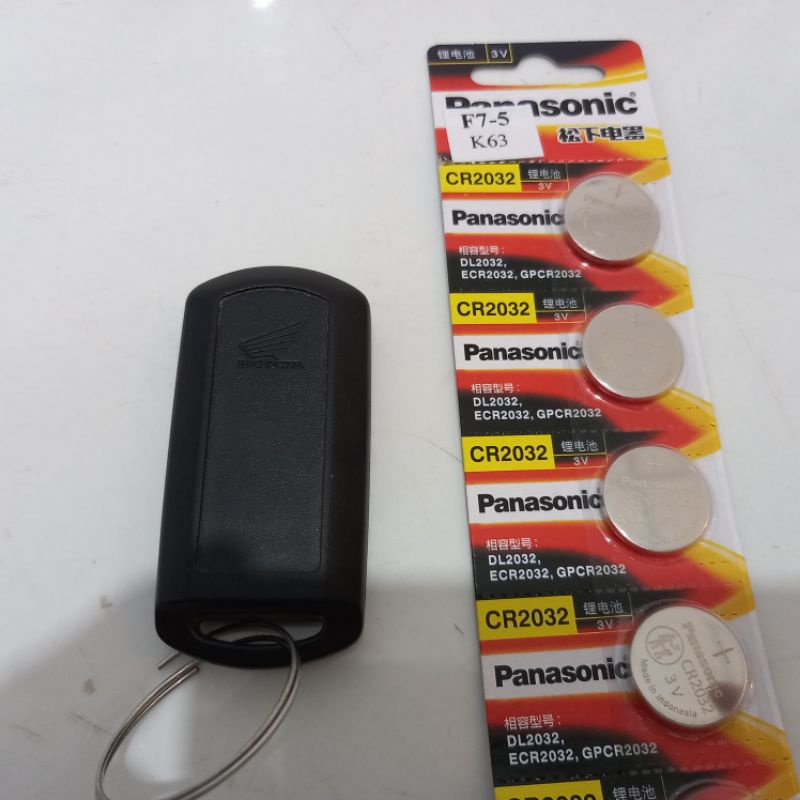 Thay pin dùng cho chì khóa smartkey xe máy xe ô tô