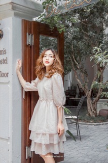 Váy voan chân tầng