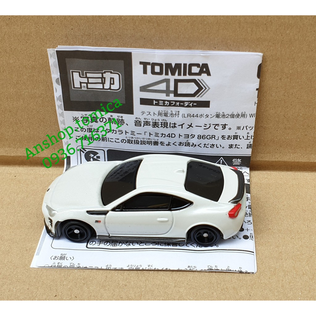 Xe mô hình Toyota màu trắng tomica 4D