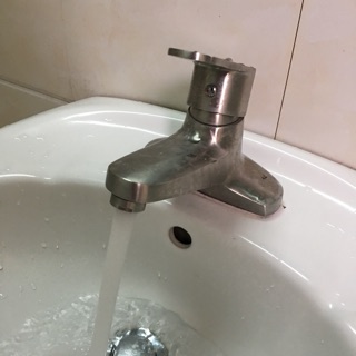 Củ sen chậu rửa mặt nóng lạnh inox 304