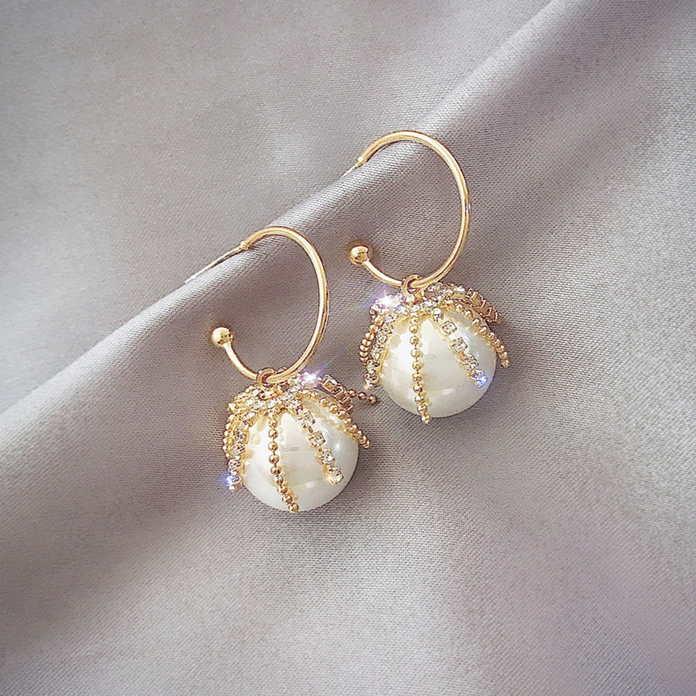 Khuyên tai gắn hạt ngọc trai xinh xắn thời trang