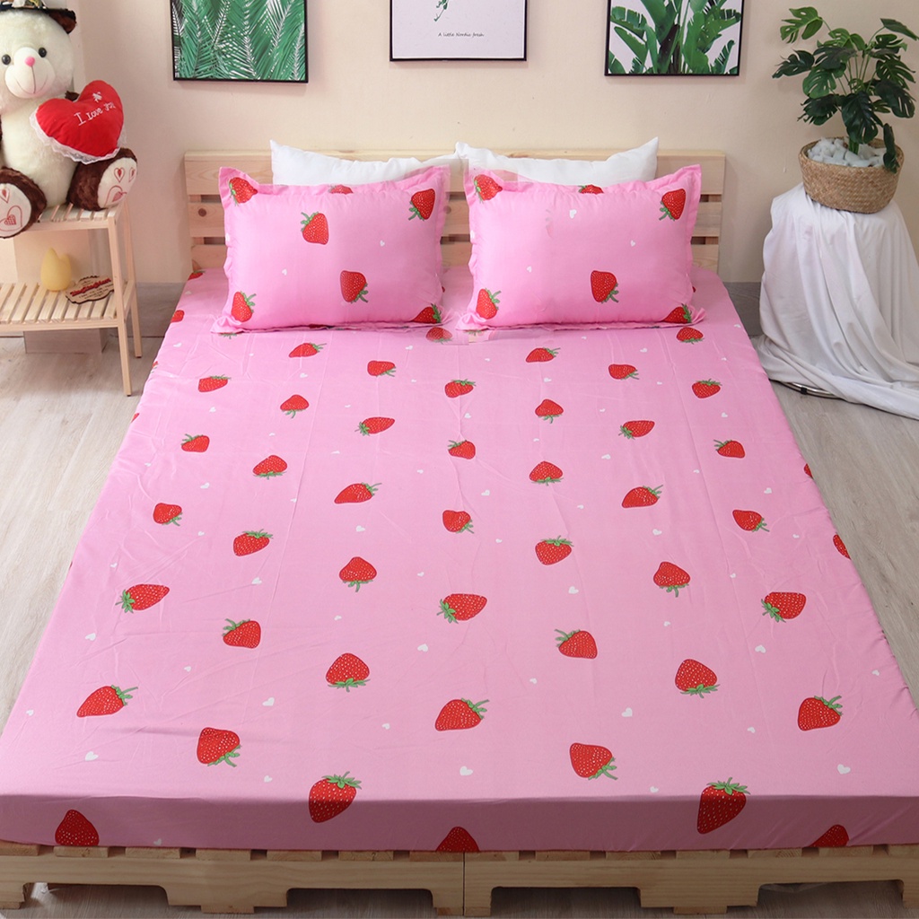 Bộ Ga Gối Poly Cotton Felicia 3 Món Mẫu Dâu Hồng Nhật m2/m6/m8/2m2, Drap Bo Chun + 2 Vỏ Gối Poly Cotton