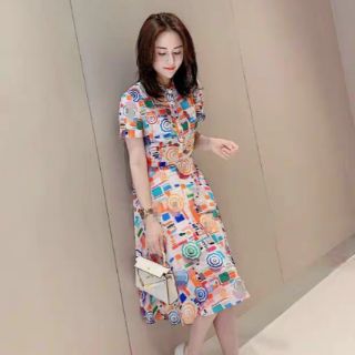 Váy cổ sơ mi họa tiết gothic kèm belt