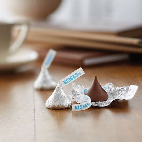 Kẹo Socola Hershey's Kisses Chocolate Tự Nhiên Thơm Ngon, Dịu Ngọt ( 100% From USA)