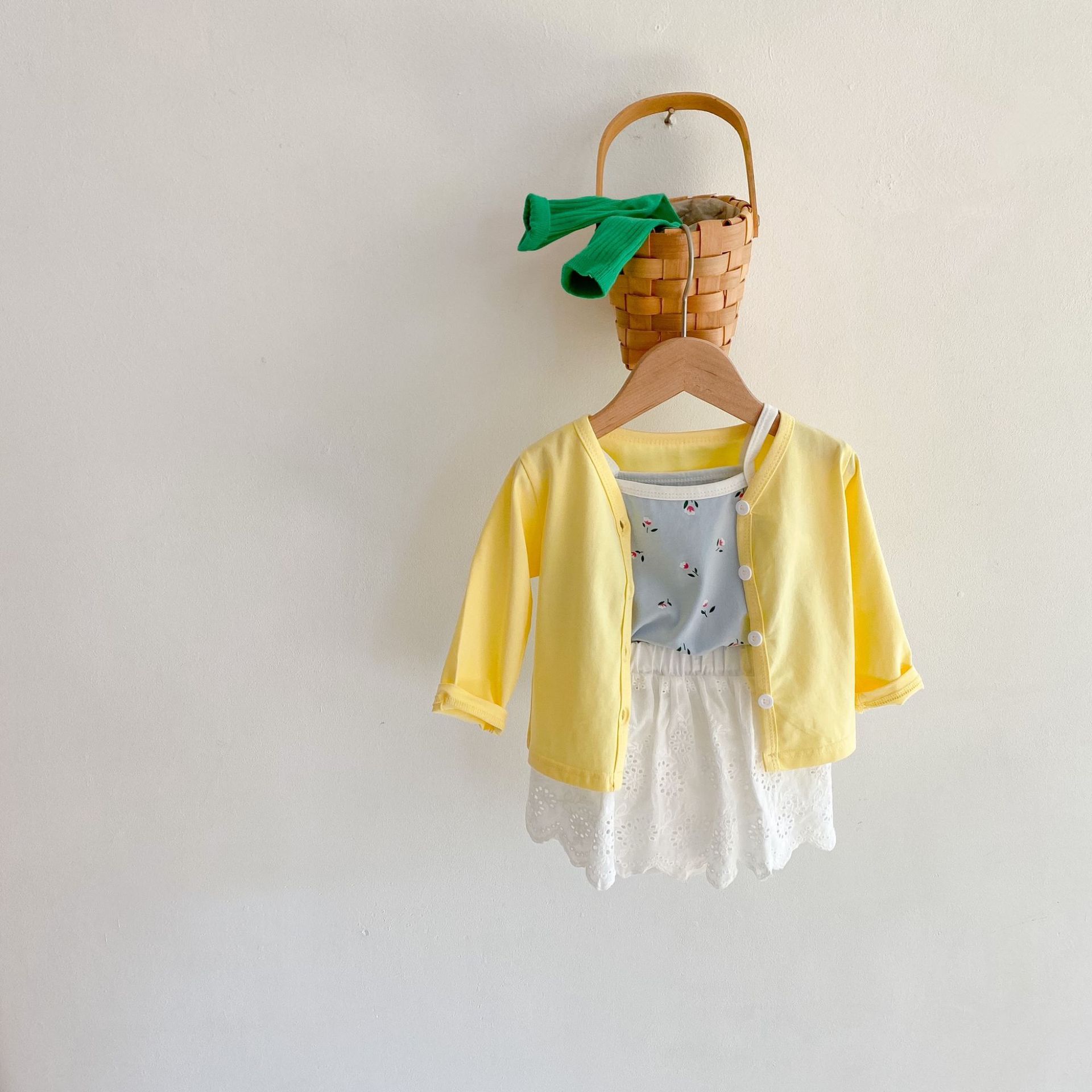 Bộ áo hai dây + quần đùi cotton màu kem mẫu 2021 thời trang mùa hè cho trẻ sơ sinh