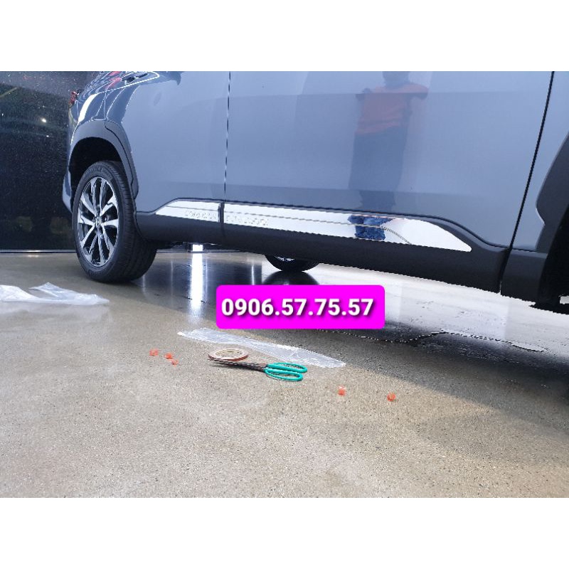 Ốp sườn có chữ cho xe toyota cross