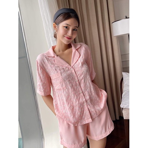 Pyjama lụa 3D màu hồng baby, vải mềm-mát-không nhăn. Sala Homewear