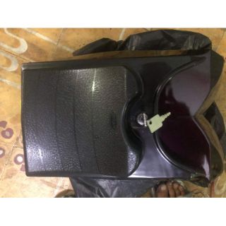 Thùng đựng đồ giữa xe Dream