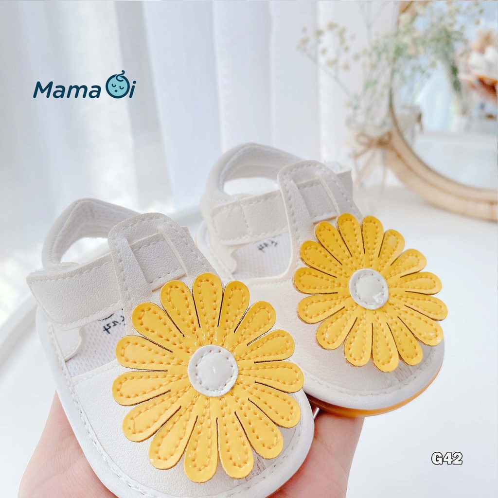 G42 Giày tập đi cho bé dép tập đi sandal hoa cúc vàng đế nhựa cho bé tập đi của Mama Ơi