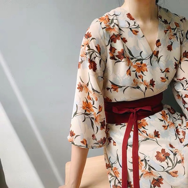 Đầm cách điệu yukata hoạ tiết hoa lá
