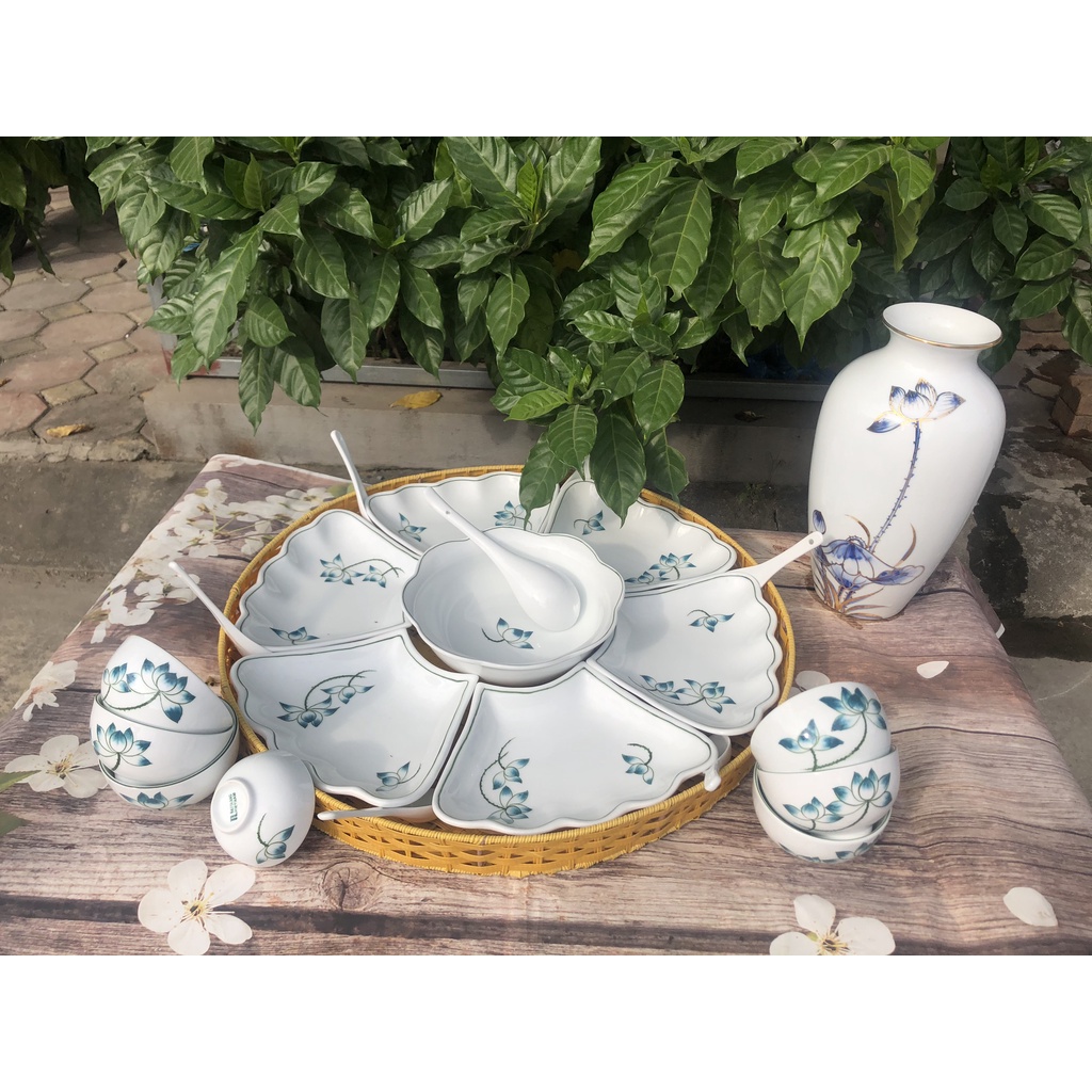 Set bát đĩa muỗng sứ trắng hình mặt trời cánh lượn vẽ hoa sen - Gốm Bát Tràng
