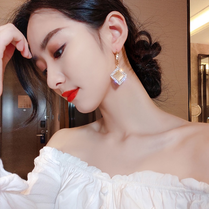 Đôi Bông Tai Hình Thoi Đính Đá Thời Trang Cho Nữ