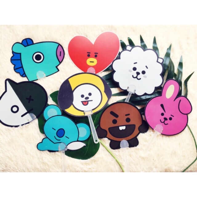 Quạt cầm tay nhựa BT21 có túi bóng trùm