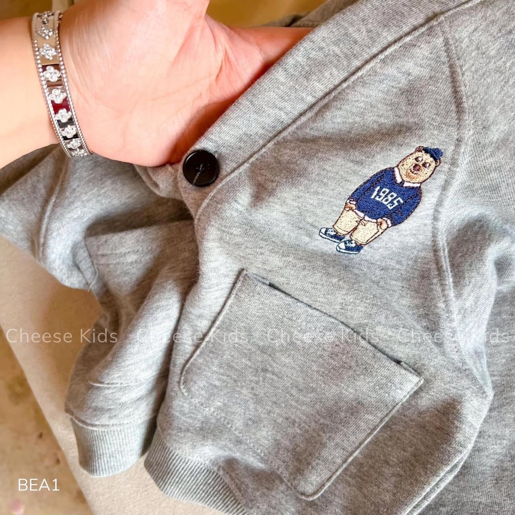 BÁN SỈ ÁO KHOÁC NỈ BÔNG CÀI KHUY THÊU GẤU CHO BÉ