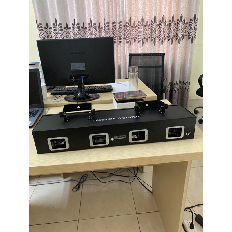 Đèn sân khấu 4 cửa 7 màu mới 2020 cho sân khấu ,karaoke ,bar ,vũ trường.