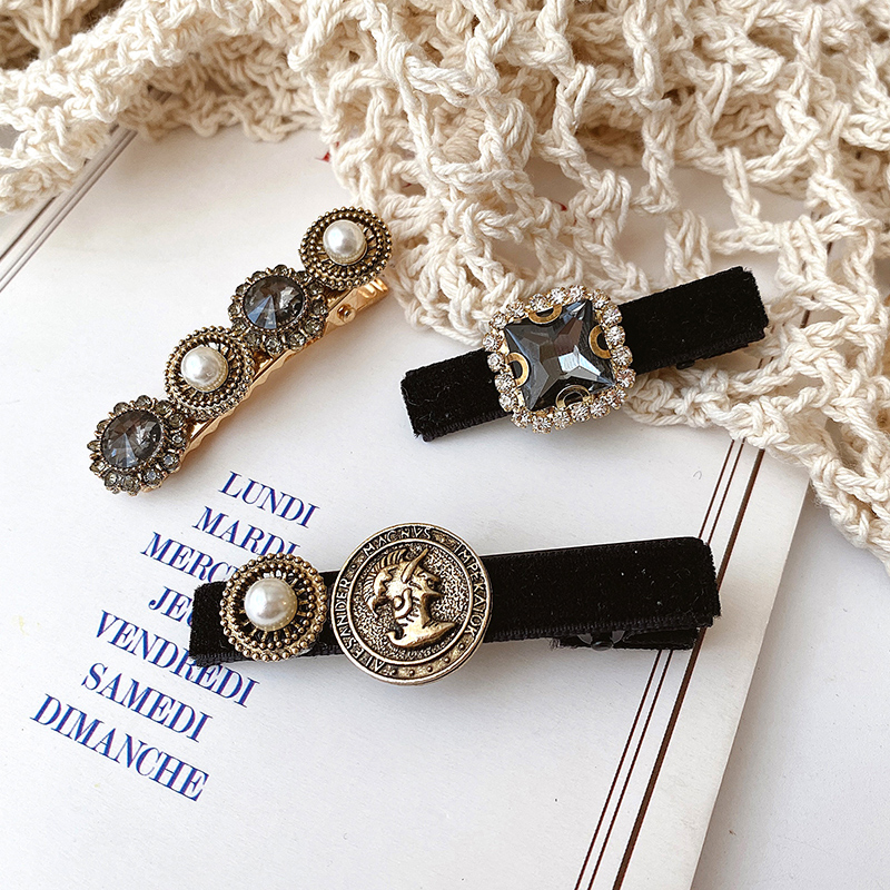 Kẹp Tóc Nhung Đen Đính Đá Và Ngọc Trai Nhân Tạo Phong Cách Hàn Quốc