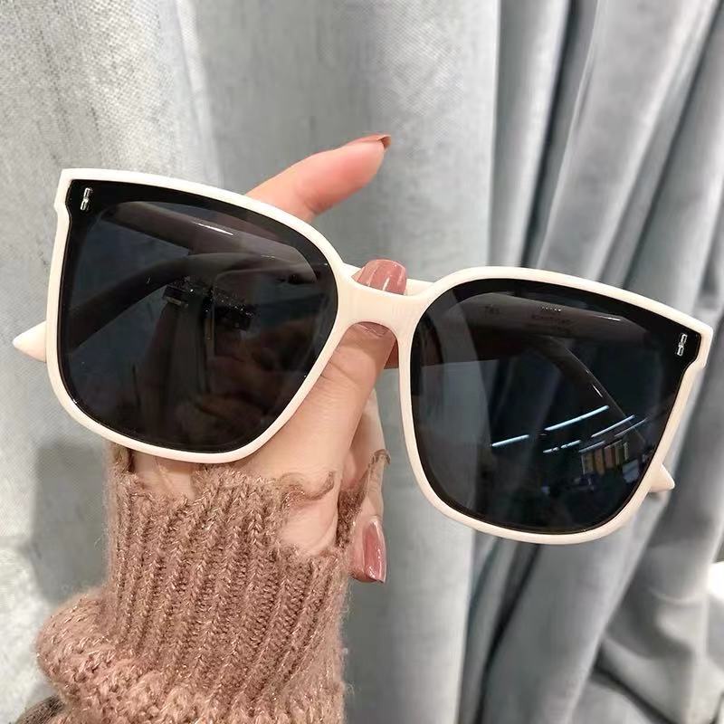 Kính Mát Vuông Bảo Vệ Mắt Khỏi Tia UV400 Dành Cho Nam Và Nữ