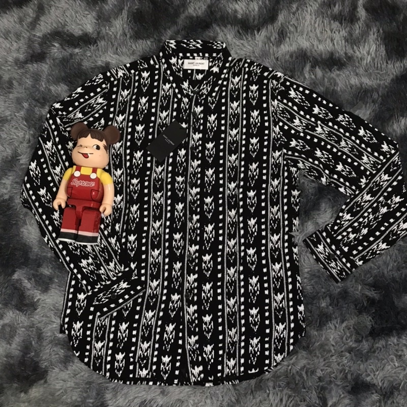 Áo sơ mi saint đen hoa văn thổ cẩm