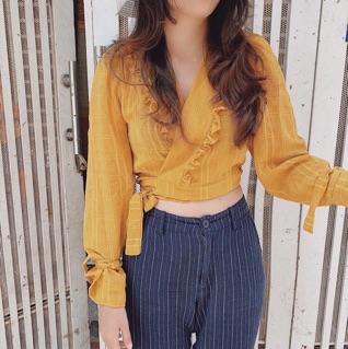 Áo trắng croptop cột eo dài tay