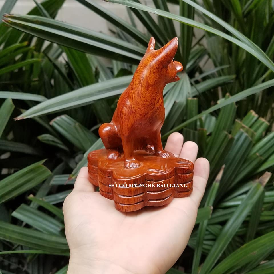 Tượng con chó gỗ hương cao 12 cm
