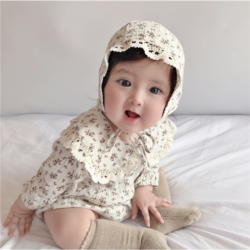 Bộ áo liền quần tay dài cổ búp bê và mũ vải cotton phối ren hoạ tiết bông hoa xinh xắn cho trẻ sơ sinh