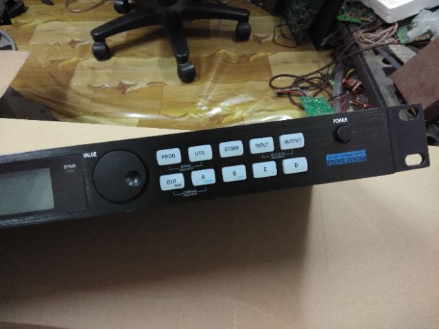 Echo rời Alesis Midiverb4