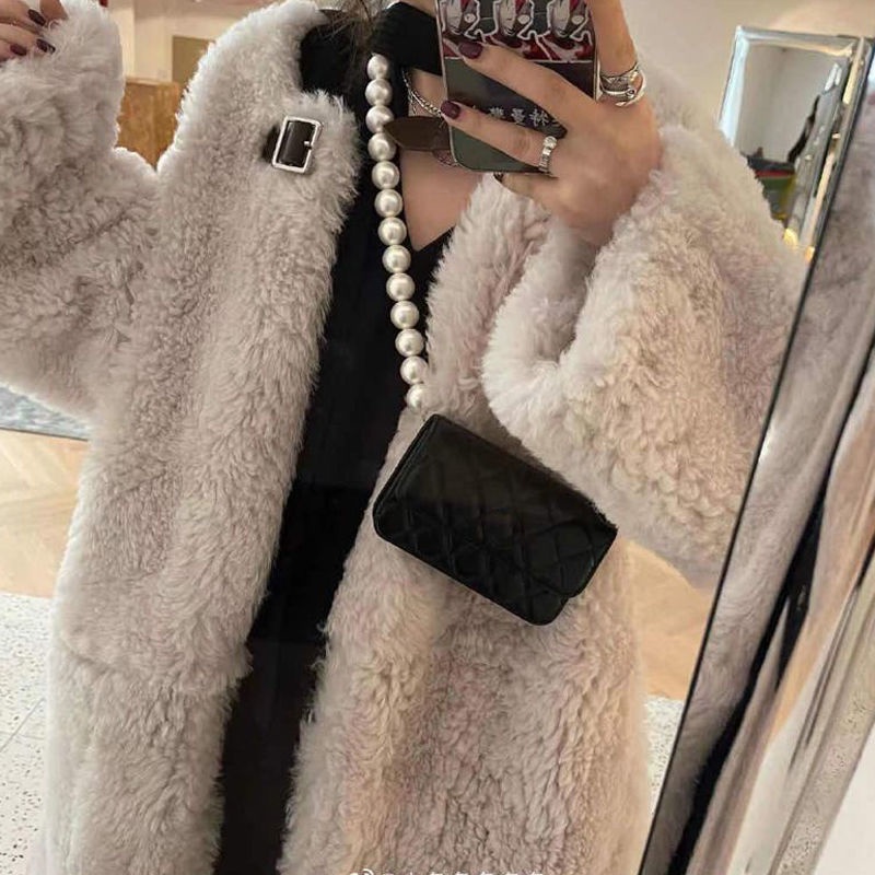 Túi đeo chéo dáng vuông nhỏ gắn quai ngọc trai phối dây xích thời trang cao cấp