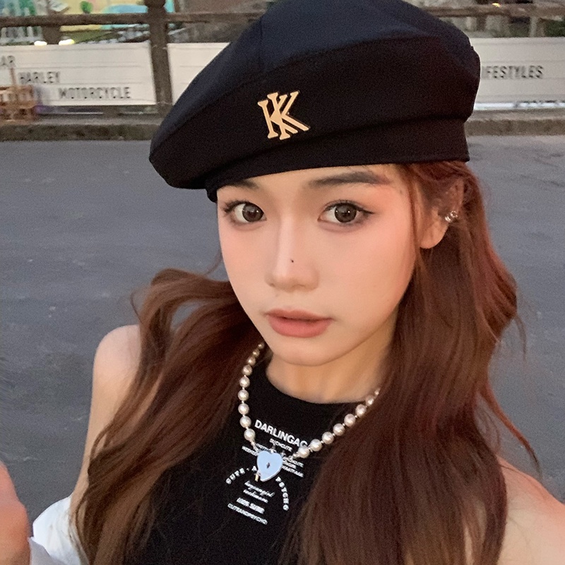 Mũ beret MG STUDIO phối khóa kim loại hình chữ KK