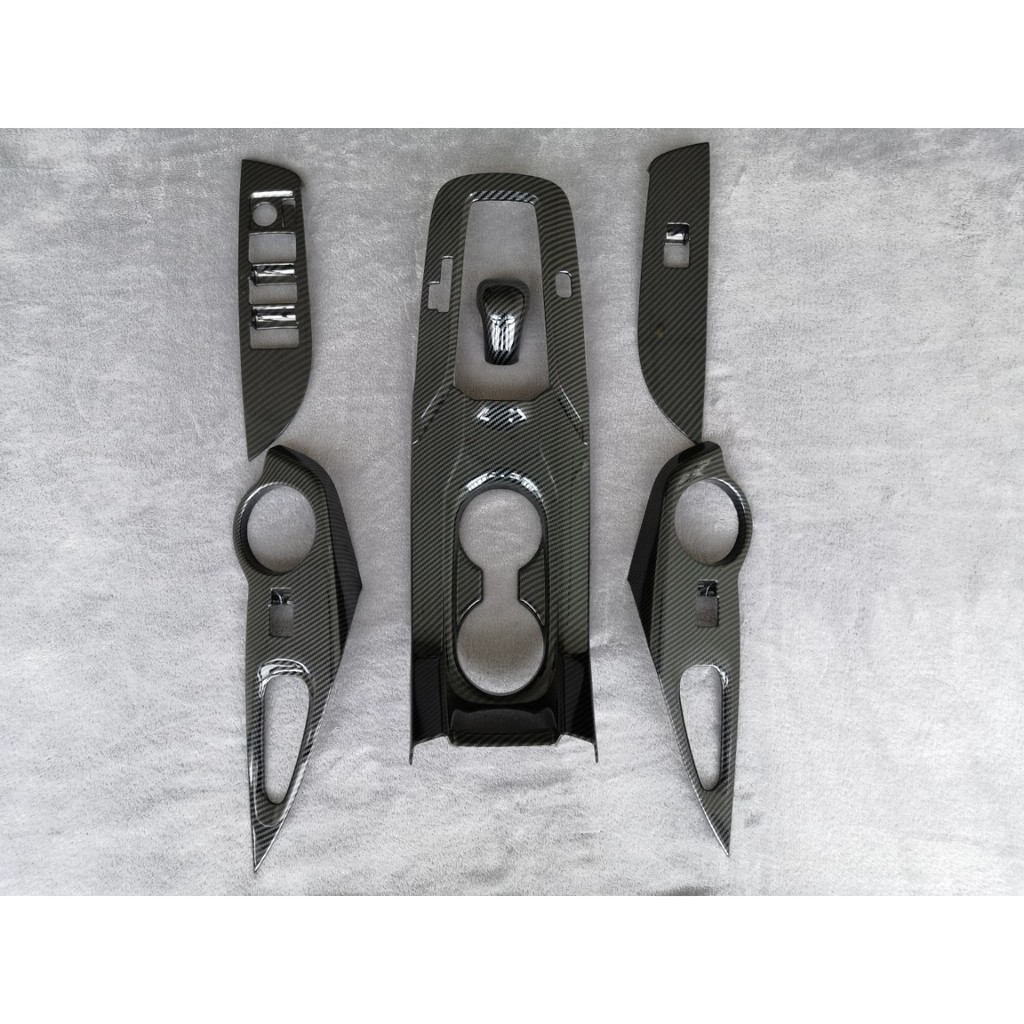 Ốp nội thất carbon Toyota Corolla Cross 2020 - 2021. Hàng nhựa đúc cao cấp
