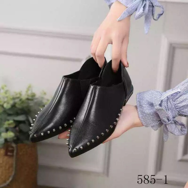 Boots cổ ngắn nạm đinh gót phối kim loại 2cm | BigBuy360 - bigbuy360.vn