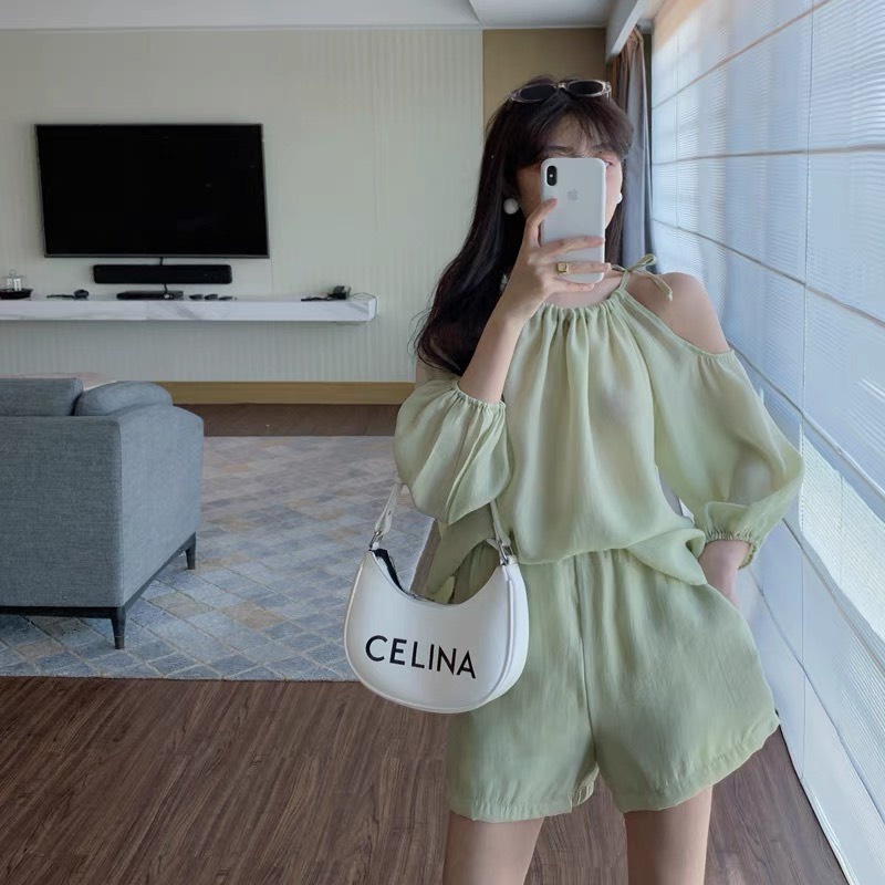 Bộ đũi áo tay phồng trễ vai thiết kế xếp ly kết hợp quần đùi mùa hè cho nữ