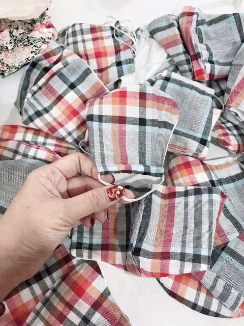 Khẩu trang vải thô 3 lớp chống bụi siêu xinh cho bé 2-6t | BigBuy360 - bigbuy360.vn