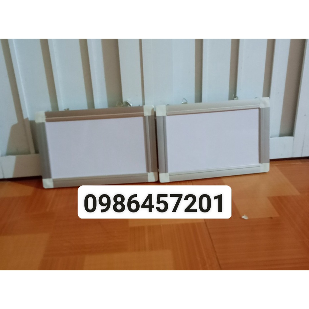 Bảng fooc trắng viết bút lông kt 20x30,30x40 có móc treo tường
