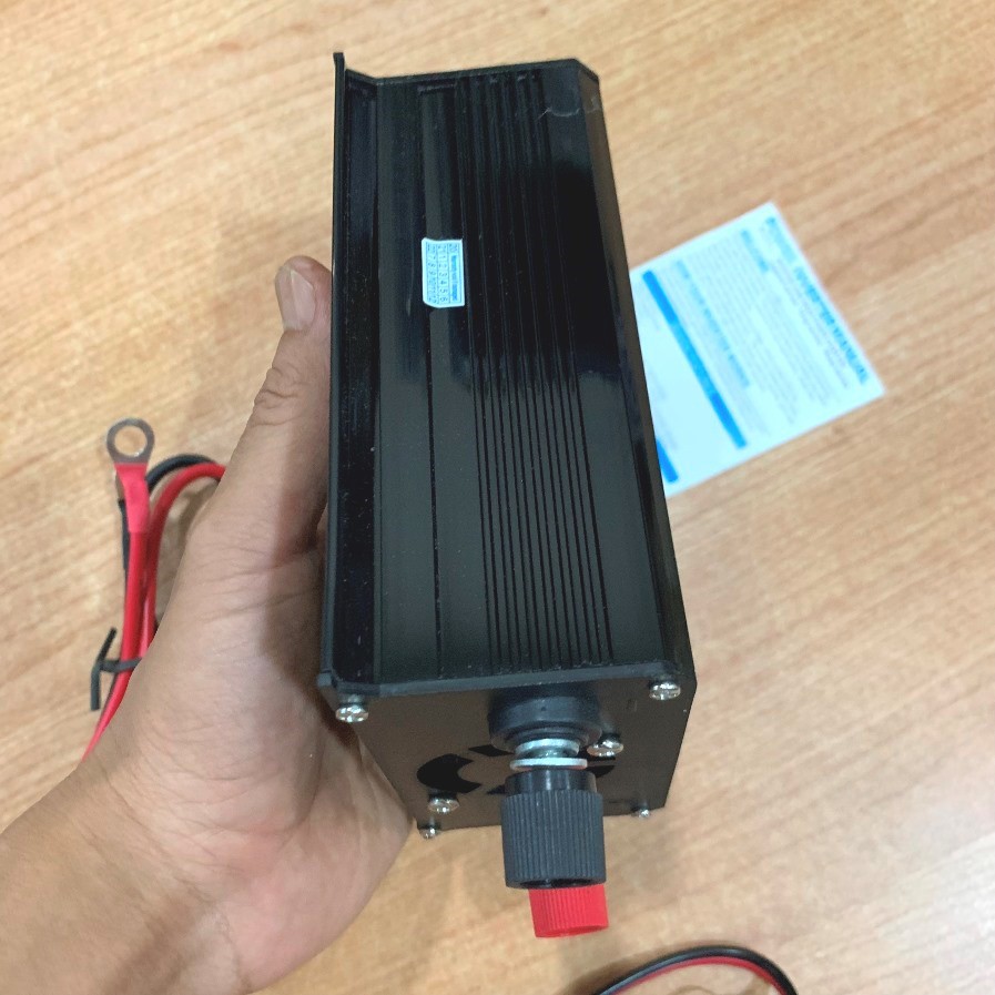 Bộ chuyển đổi kich dòng điện 12V thành 220V chịu tải 300W. Dùng cho gia đình, xe ô tô, nhà xưởng, văn phòng